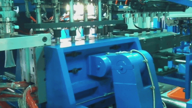 Máquina de moldeo por soplado de 6 cavidades para manufactura de botellas 11-021