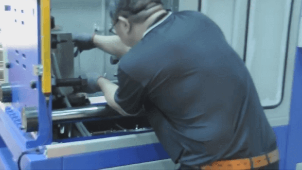 半自動拉吹中空成型機 15-018