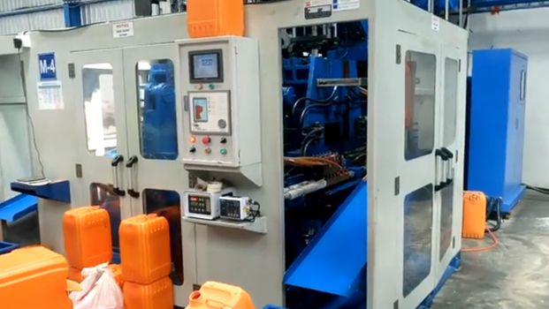 Máquina de soplado doble estación para recipientes de 20/25L triple capa 16-005
