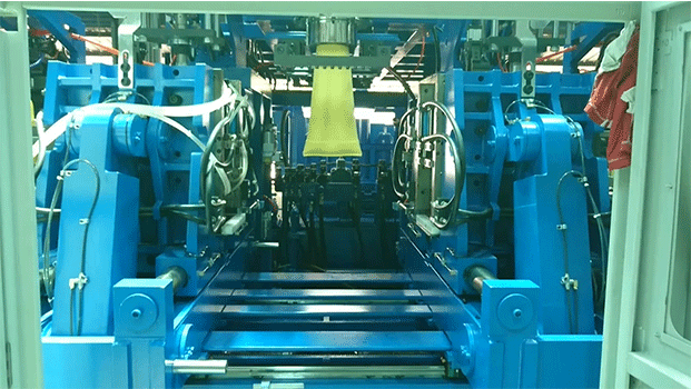 Bidón de 10L/25L - Máquina de Moldeo por Soplado de tres capas, doble estación y removedor de material excedente automático